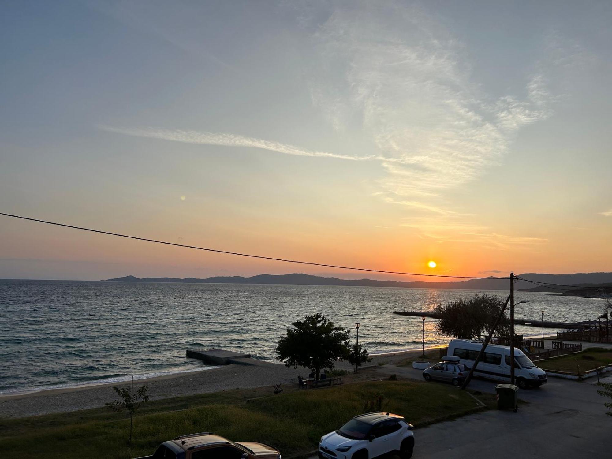 Sea View Loft Lägenhet Nea Roda Exteriör bild